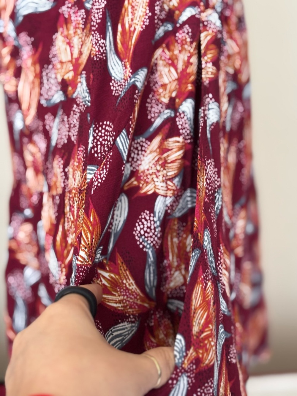 Garnet Hill Burgundy V‑Neck Short Sleeve Floral Mini Dress - Picture 6 of 14